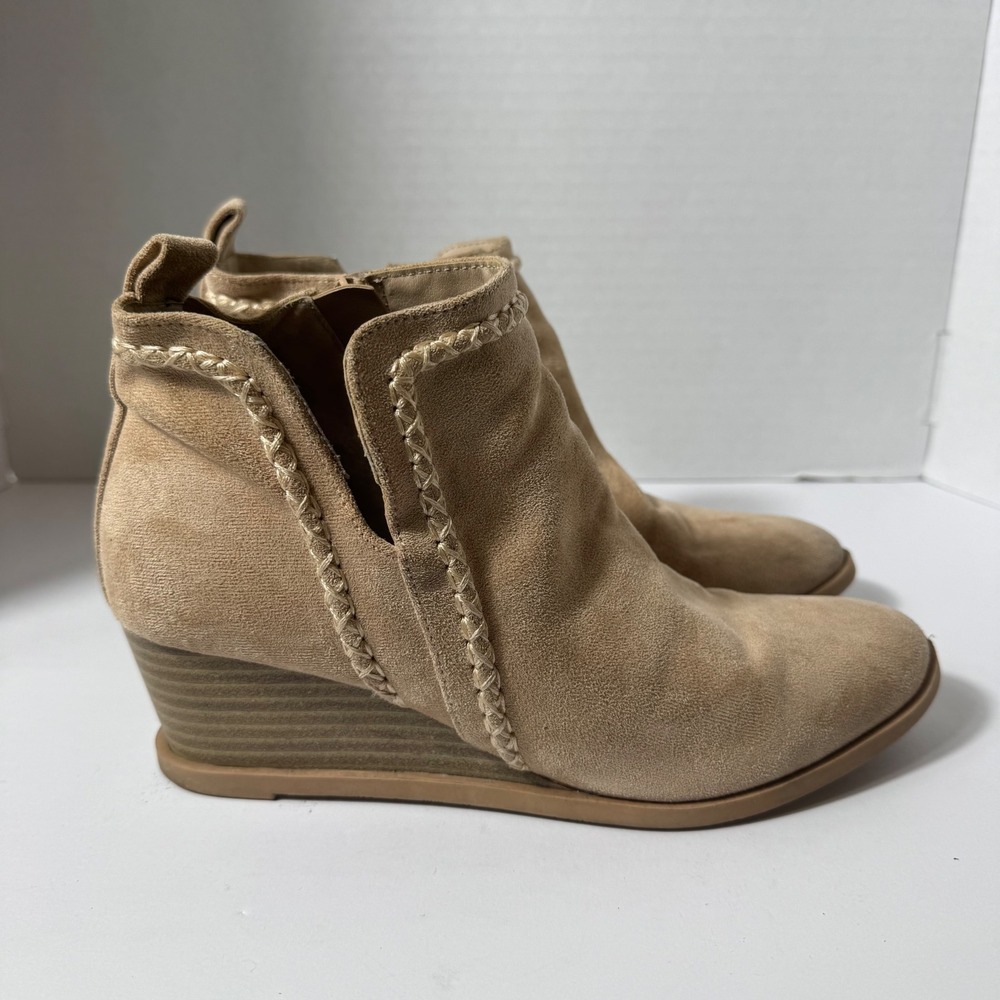 DV8 by Dolce Vita Women Tan Faux Suede Braided Trim Wedge Ankle Booties Size 7.5